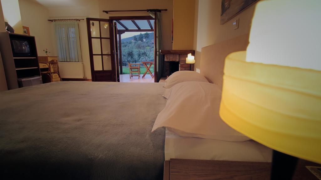 Vateri Hotel Limni  Bilik gambar